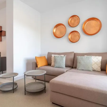 Beautiful In With 2 Bedrooms, Wifi And Outdoor Swimming Pool