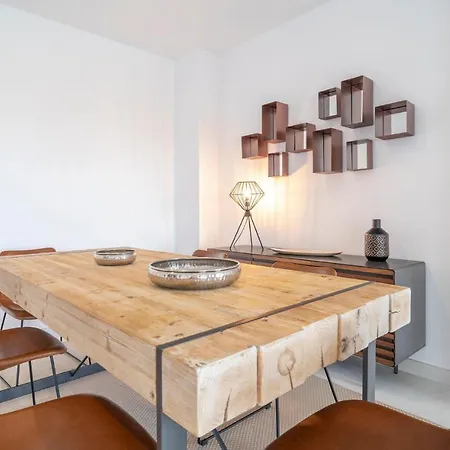 Beautiful In With 2 Bedrooms, Wifi And Outdoor Swimming Pool شقة *