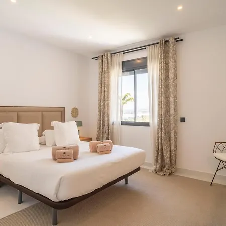 Beautiful In With 2 Bedrooms, Wifi And Outdoor Swimming Pool Apartment